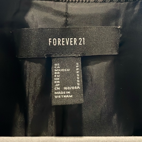 Black and White Plaid Blazer - Picture 2 of 10